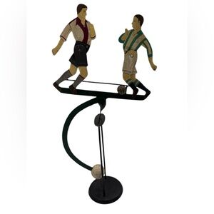 RARE SOCCER PLAYERS PENDULUM SWING BALANCING TOY ,